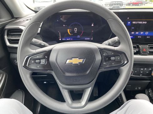 Used 2025 Chevrolet TrailBlazer LT AWD/4WD image 18