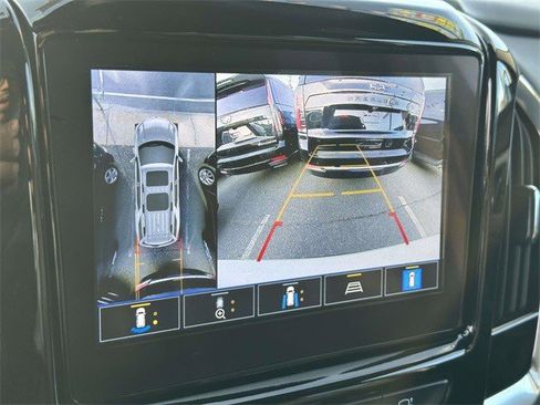 Certified 2023 Chevrolet Traverse LT w/ Rear Camera Mirror Package image 22