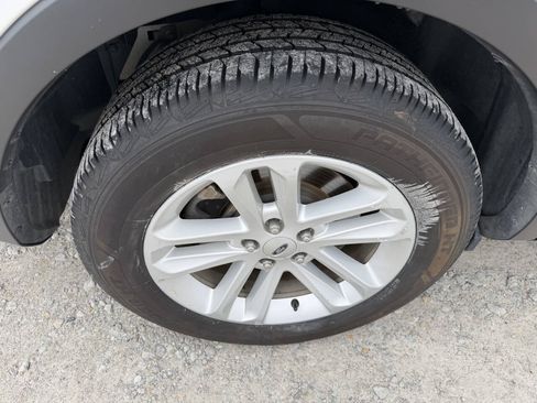 Used 2015 Ford Explorer XLT w/ Equipment Group 202B FWD image 11