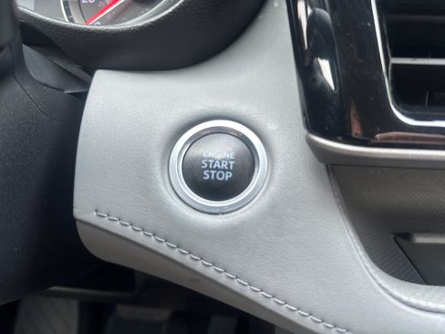 Used 2020 Toyota Highlander LE FWD image 31