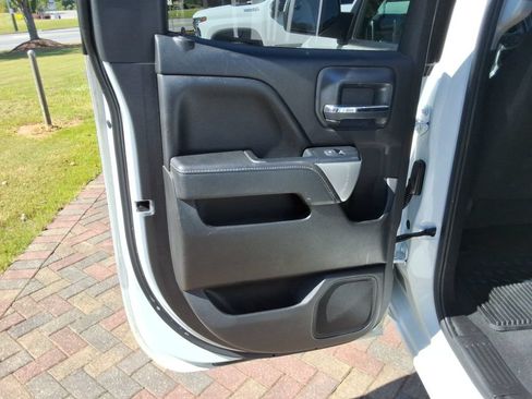 Used 2019 Chevrolet Silverado 1500 LT AWD/4WD image 16