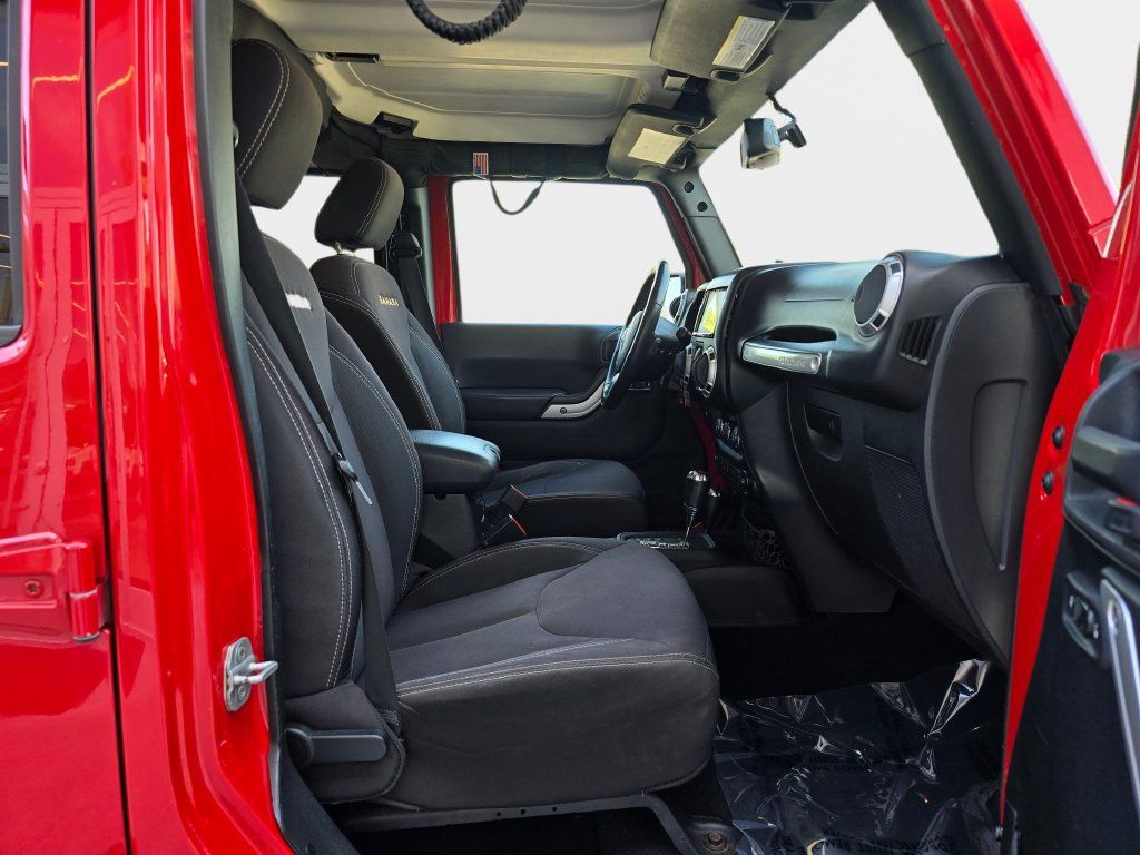 Used 2013 Jeep Wrangler Unlimited Sahara AWD/4WD image 12