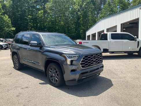 Used 2025 Toyota Sequoia Platinum AWD/4WD image 3