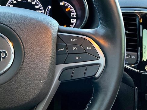 Used 2019 Jeep Grand Cherokee Laredo image 29