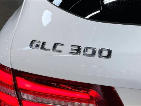 Used 2019 Mercedes-Benz GLC 300 4MATIC image 11