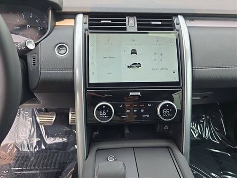 Used 2025 Land Rover Discovery Dynamic SE AWD/4WD image 21