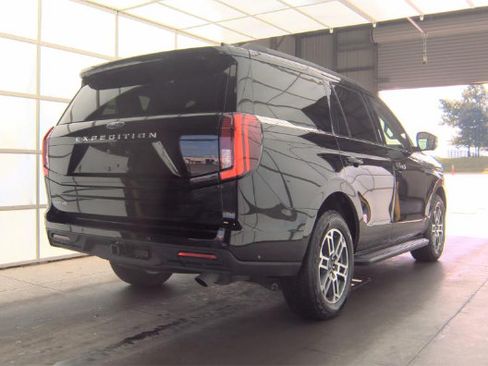 Used 2025 Ford Expedition Active AWD/4WD image 5