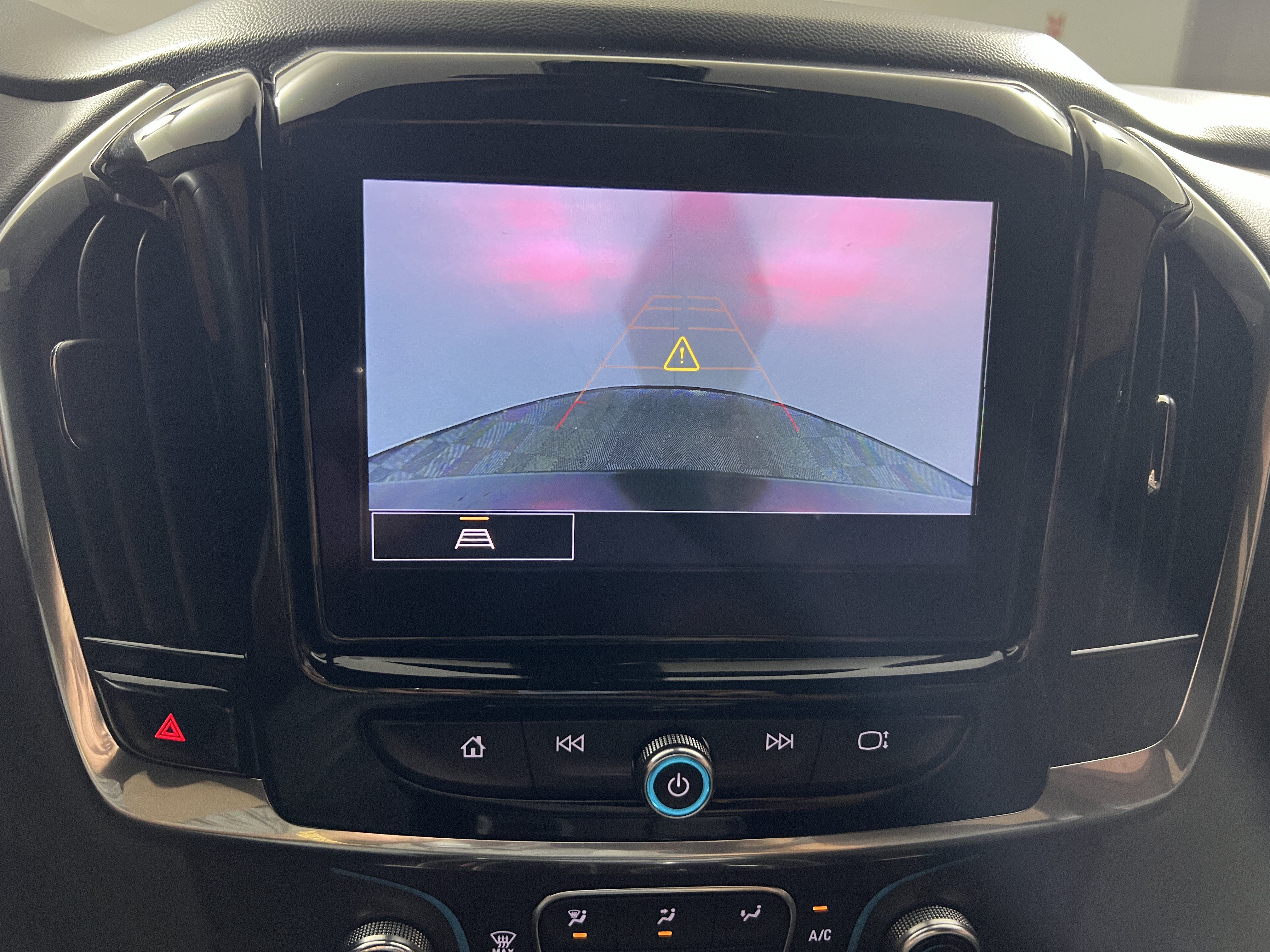 Used 2023 Chevrolet Traverse LT FWD image 22