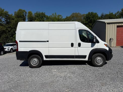 Used 2024 RAM ProMaster 2500 w/ Convenience Group FWD image 6