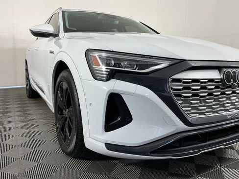Used 2024 Audi Q8 e-tron Premium Plus w/ Premium Plus Package image 3
