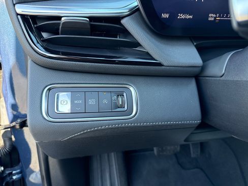 Used 2025 Buick Enclave Preferred image 22