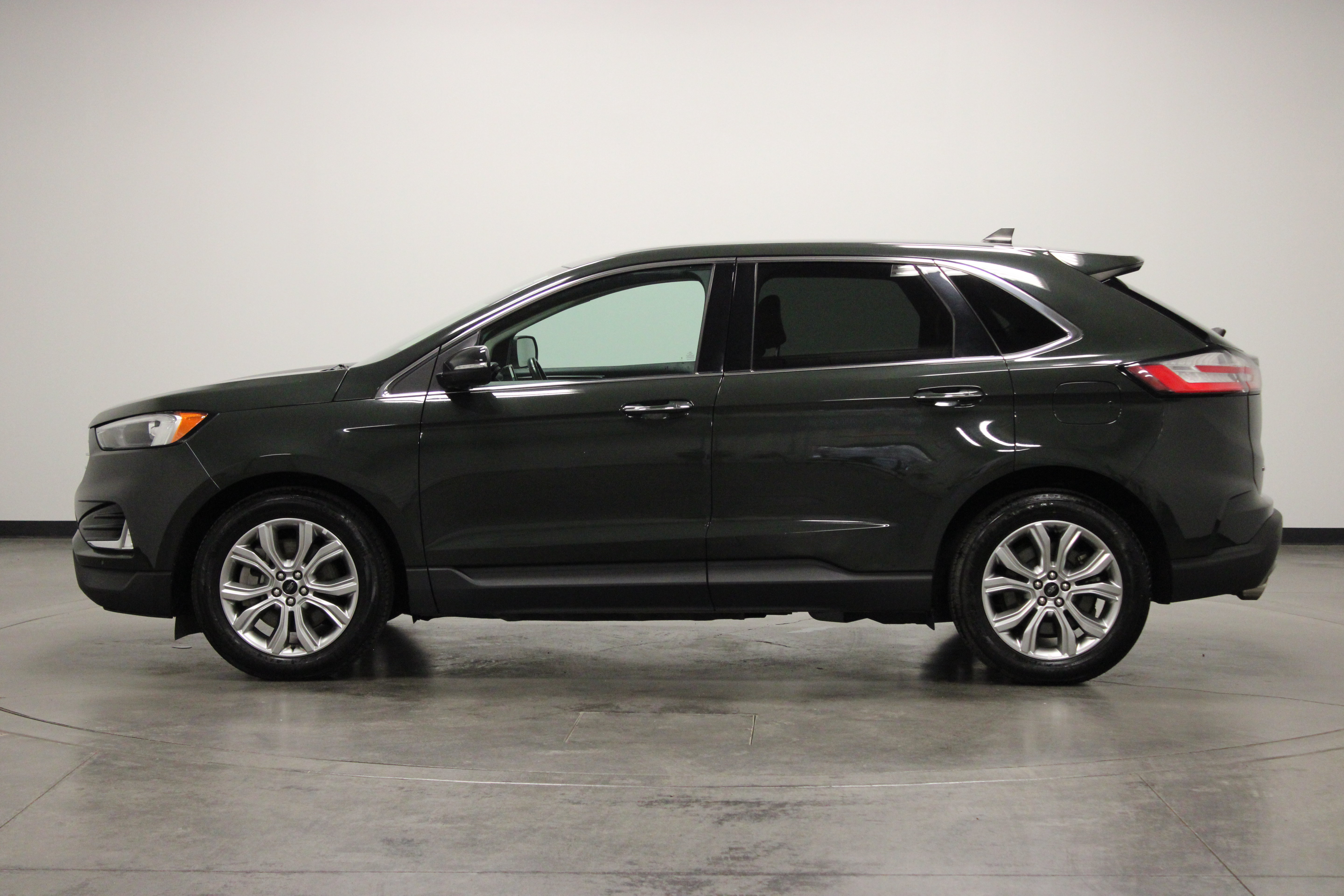 Used 2024 Ford Edge Titanium AWD/4WD image 5
