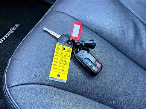 Used 2011 Hyundai Santa Fe Limited w/ Navigation Pkg 4 image 13