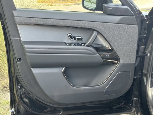 Certified 2025 Land Rover Range Rover Sport AWD/4WD image 19