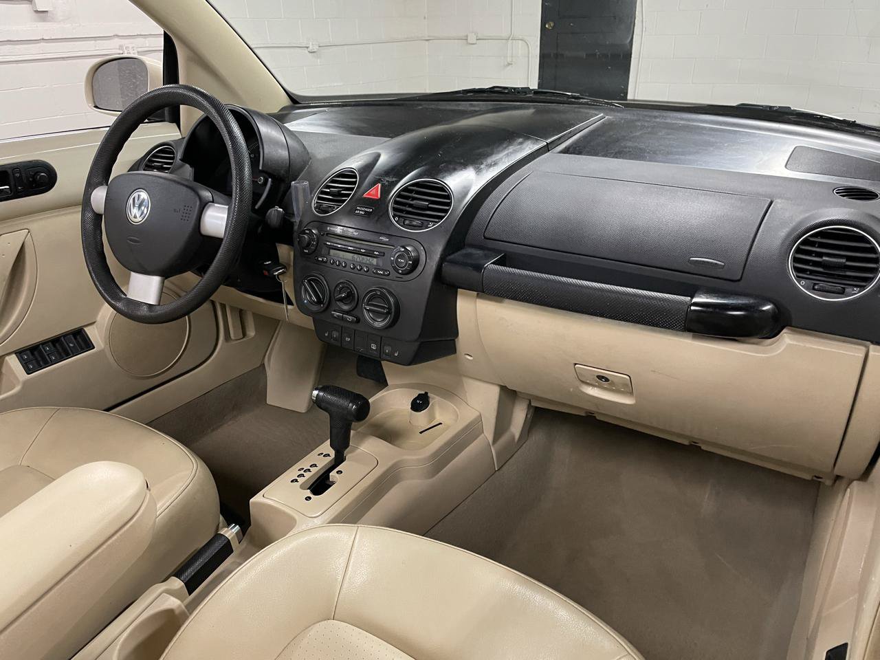 Used 2007 Volkswagen Beetle Convertible w/ Package 1 FWD image 20