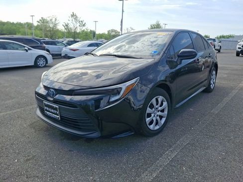 Used 2025 Toyota Corolla LE image 2