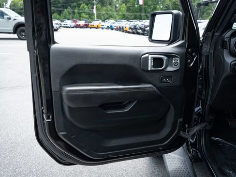 Used 2021 Jeep Wrangler Unlimited Sahara AWD/4WD image 16