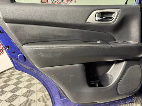 Used 2020 Nissan Pathfinder S FWD image 41
