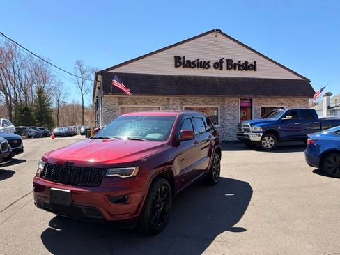 Used 2020 Jeep Grand Cherokee Altitude image 1
