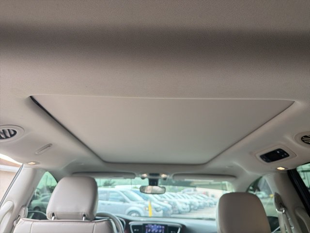 Used 2020 Chrysler Pacifica Limited FWD image 16