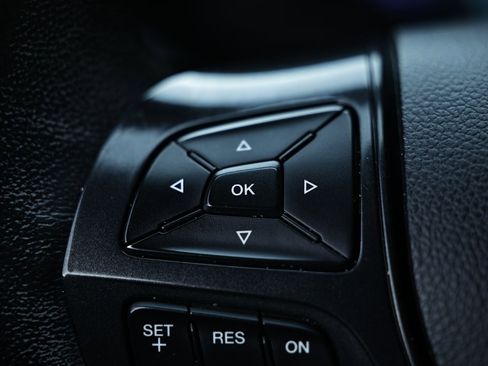 Used 2017 Ford Explorer XLT w/ Equipment Group 202A image 33