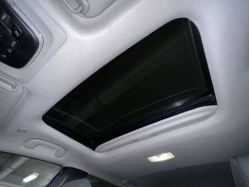 Used 2025 Toyota Corolla Cross LE FWD image 17