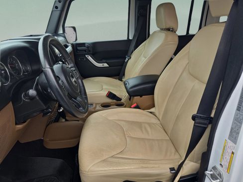 Used 2017 Jeep Wrangler Unlimited Sahara w/ Connectivity Group image 15