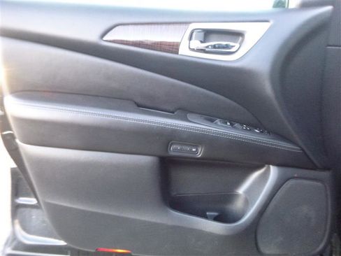 Used 2014 Nissan Pathfinder SL w/ SL Premium Package image 23