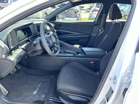 Certified 2025 Hyundai Elantra Sport FWD image 11