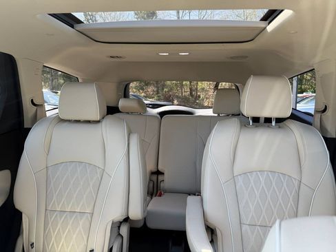 Used 2022 Buick Enclave Avenir image 27