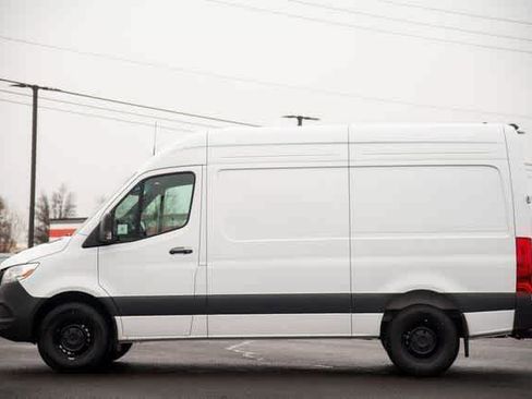 Used 2025 Mercedes-Benz Sprinter 2500 image 5