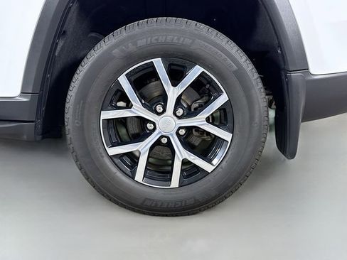 Used 2025 Jeep Grand Cherokee Limited w/ Luxury Tech Group II AWD/4WD image 31