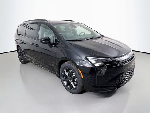 New 2027 Chrysler Pacifica Limited FWD image 1