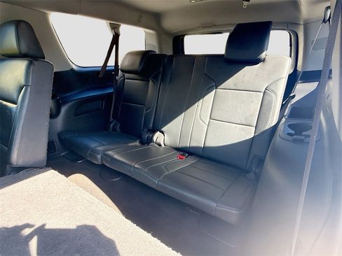 Used 2018 Chevrolet Suburban LT image 28