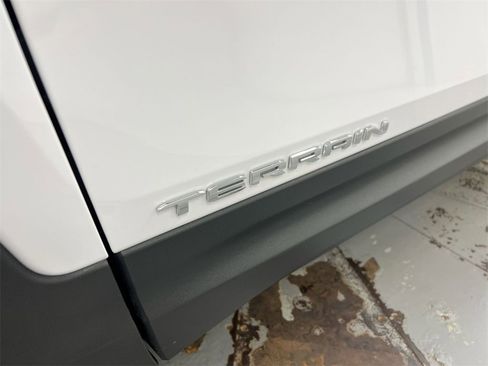 Used 2022 GMC Terrain SLE image 26