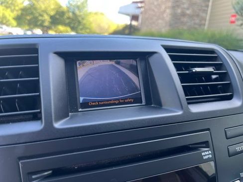 Used 2012 Toyota Highlander FWD w/ Tech Pkg image 10