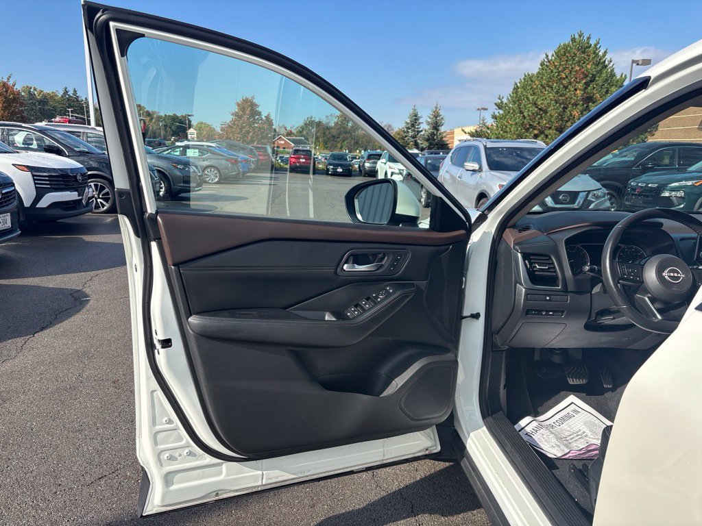 Certified 2023 Nissan Rogue SL AWD/4WD image 17