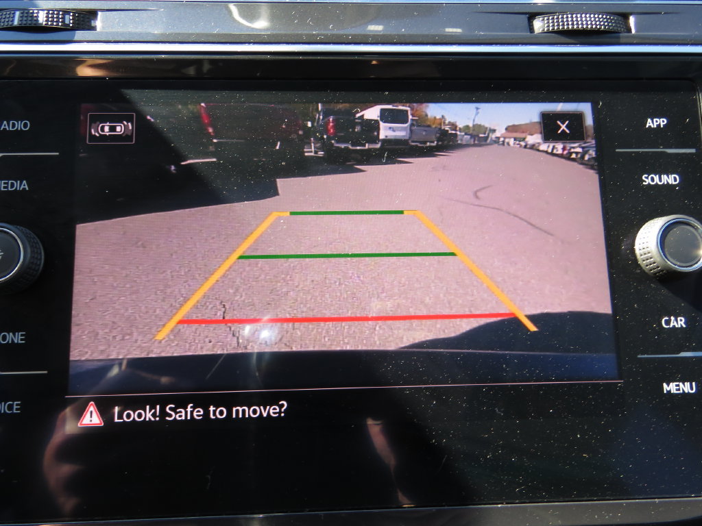 Used 2022 Volkswagen Tiguan SE w/ Panoramic Sunroof Package AWD/4WD image 25