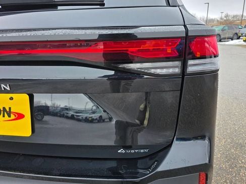 Used 2025 Volkswagen Tiguan SE image 9