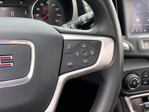 Used 2024 GMC Terrain SLE AWD/4WD image 18