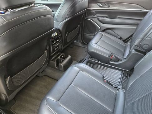 Used 2023 Jeep Grand Cherokee L Limited w/ Luxury Tech Group II RWD image 29