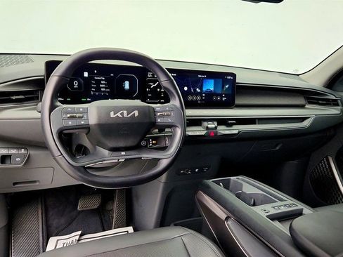 Used 2024 Kia EV9 Light Long Range RWD image 11