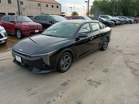 Used 2025 Kia K4 LXS image 1