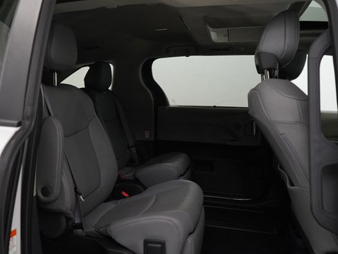 New 2024 Toyota Sienna Limited image 11