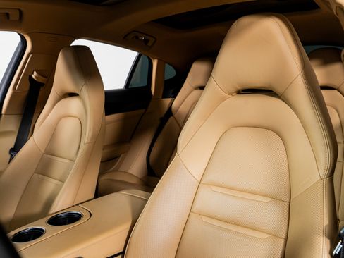 Used 2022 Porsche Panamera 4 Platinum Edition image 3