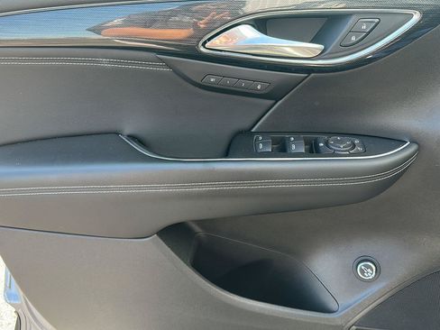 Used 2022 Buick Envision Essence w/ Sport Touring Package FWD image 4