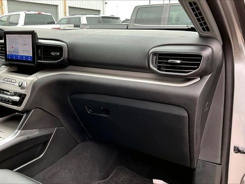 Certified 2022 Ford Explorer XLT w/ Equipment Group 202A image 18