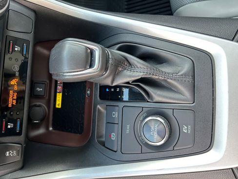 Used 2022 Toyota RAV4 Limited image 20