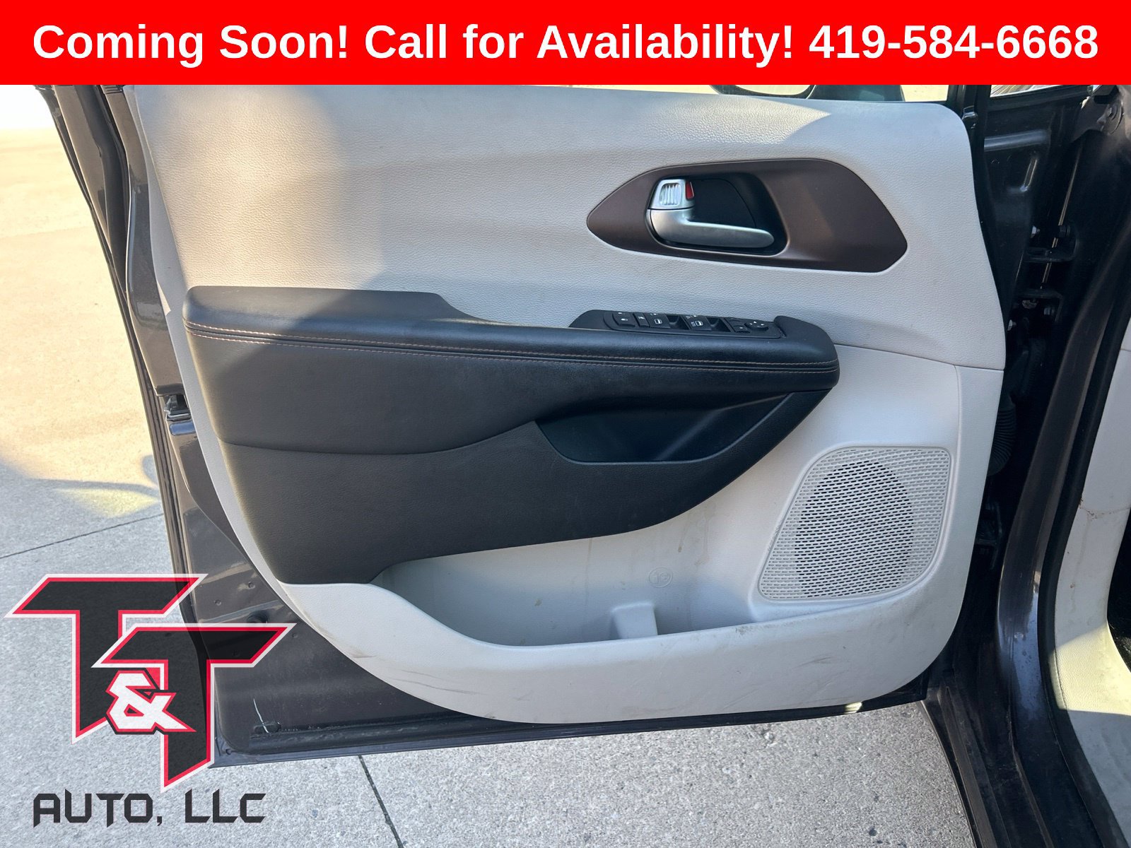 Used 2018 Chrysler Pacifica Touring-L FWD image 5