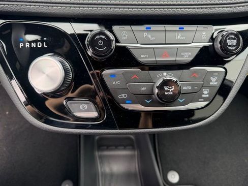 New 2026 Chrysler Pacifica Select AWD/4WD image 20
